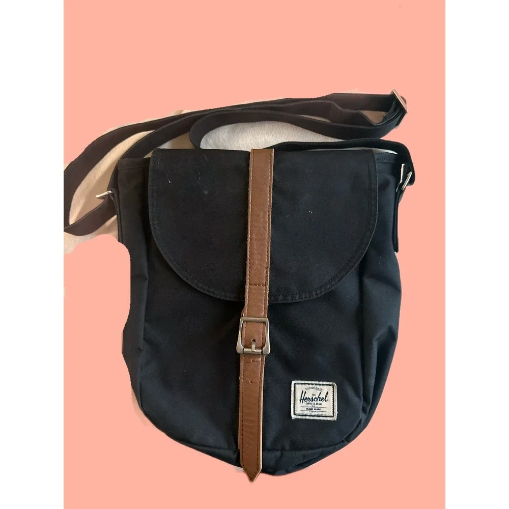 Herschel Supply Messenger Bag Black Canvas Crossbody Buckle Strap Striped Lining